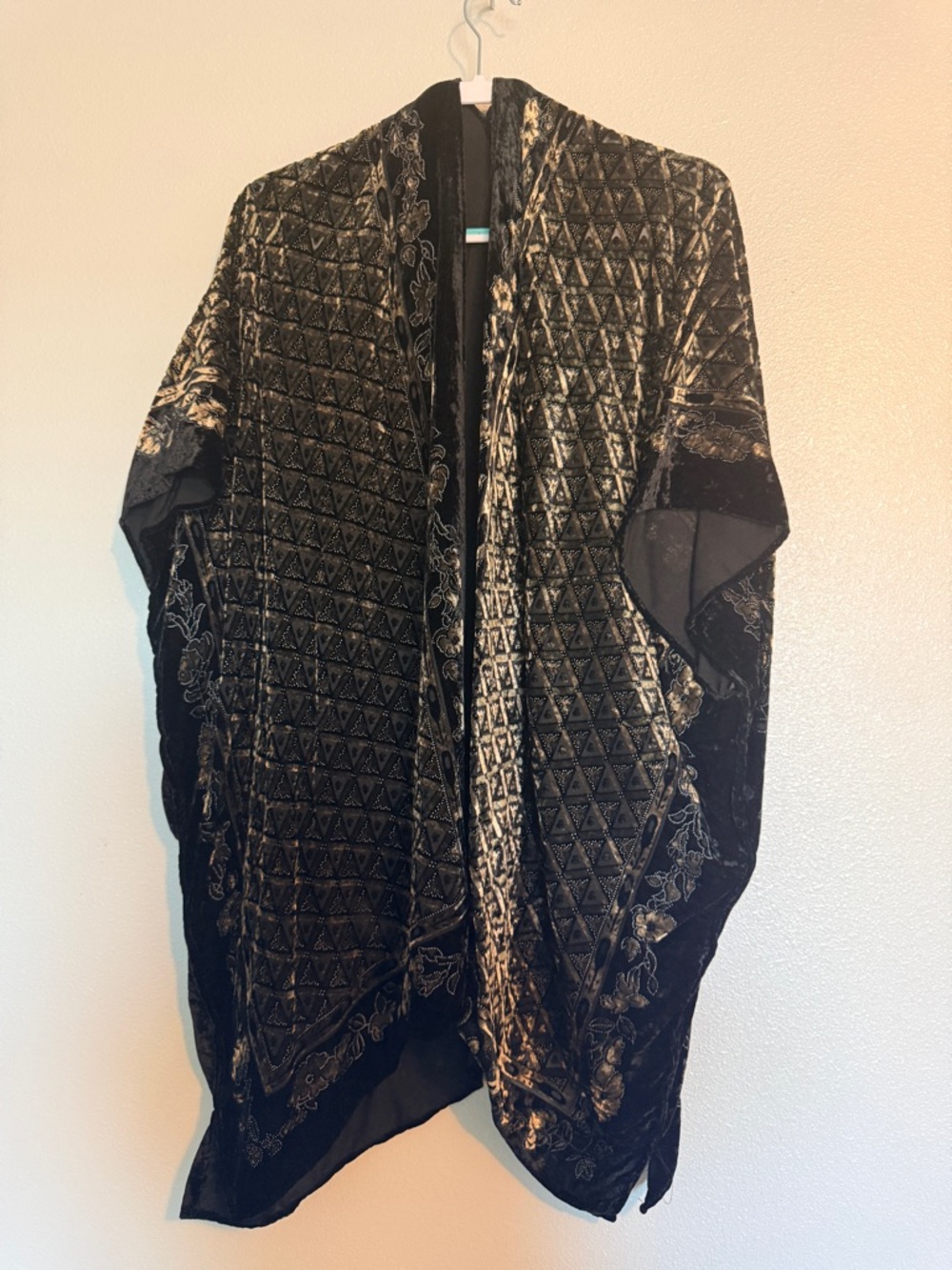 Chico’s Velour Geometric-Print Ruana Wrap Gold Black Kimono Boho Art To Wear OS